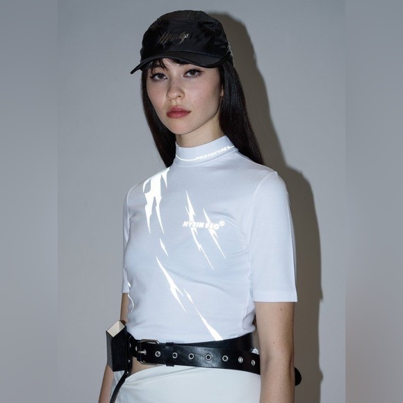 HYEIN SEO Reflective Thunder Top Women’s size 2 in Cream / Reflective 3M - Picture 1 of 9